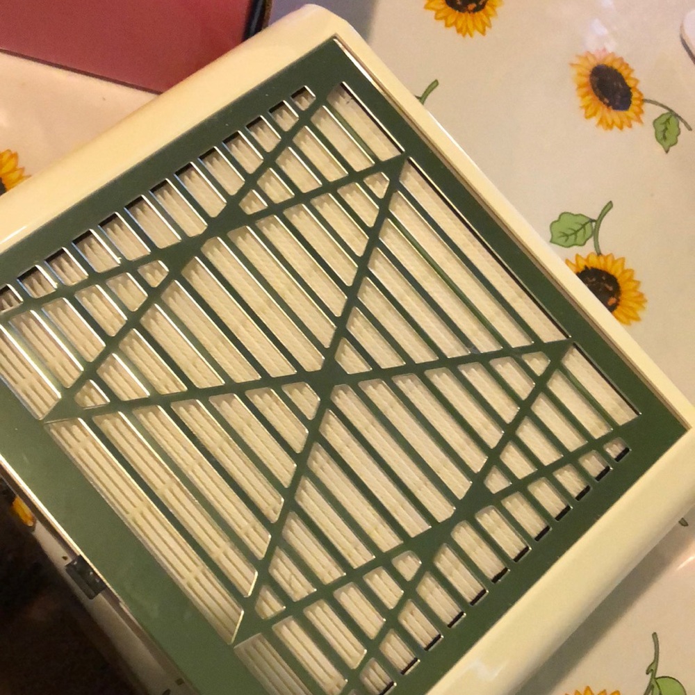 Nail dust collector